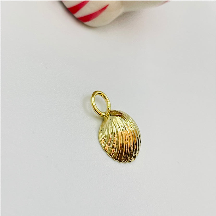 FO838 Colgante Mini Conchita 10x10 mm más argollita Figura Baño Oro Figuras Bañadas en Oro y Plata hecho de Bronce Bañado en Oro 18K Joyas Bañadas en Oro
