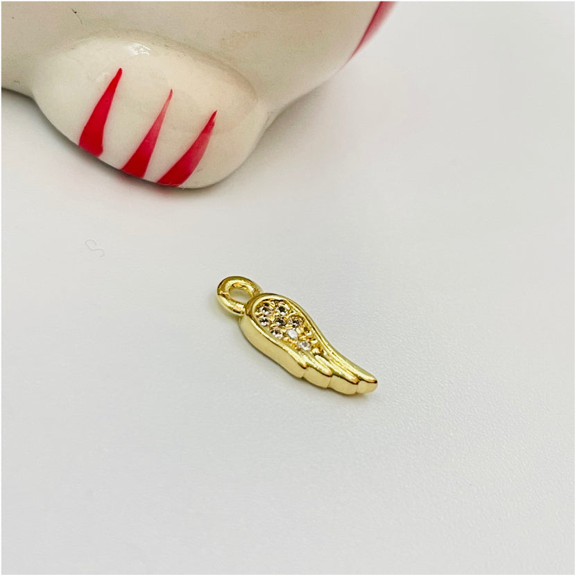 FO848 Colgante Alita Angel 8 mini circones 12x5 mm incluye argollita Figura Baño Oro Figuras Bañadas en Oro y Plata hecho de Bronce Bañado en Oro 18K Joyas Bañadas en Oro