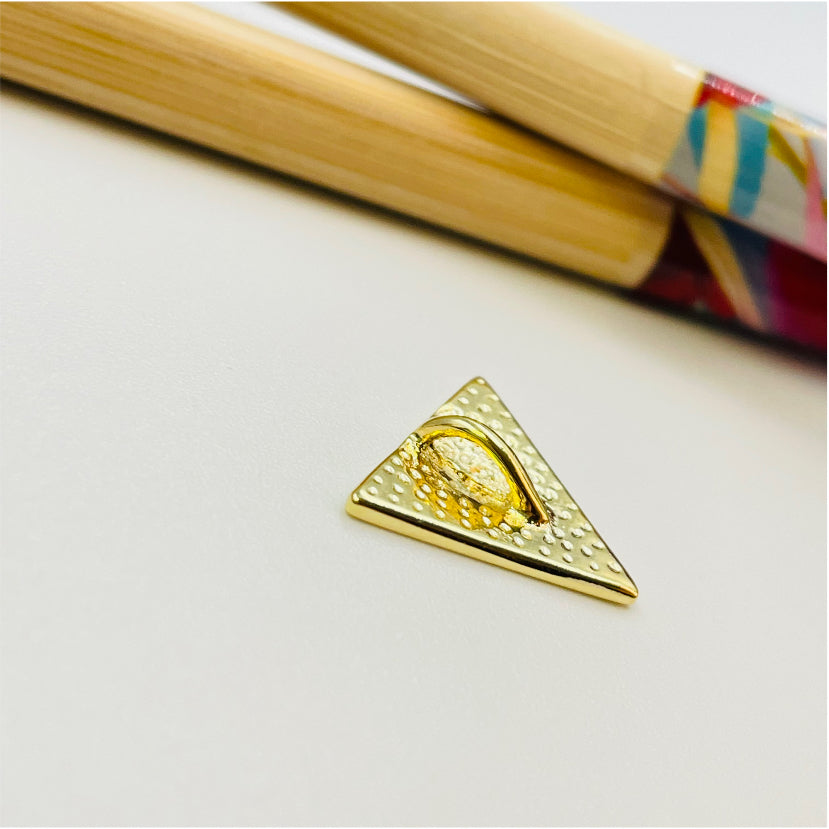 FO877 Colgante Triangulo 14 mm con balier trasero Figura Baño Oro Figuras Bañadas en Oro y Plata hecho de Bronce Bañado en Oro 18K Joyas Bañadas en Oro