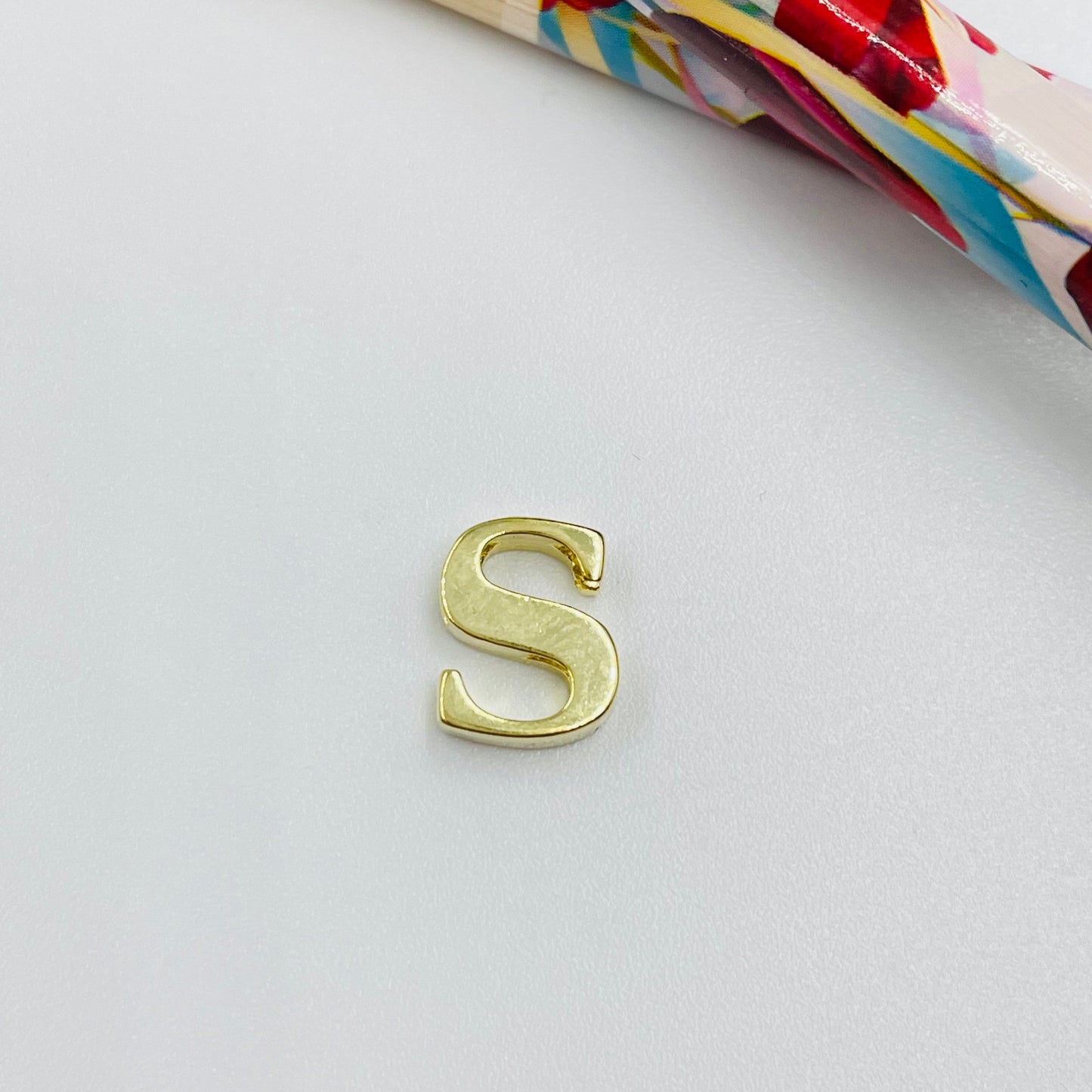 FO879 Letras Medianas 10 mm Espesor 3 mm para pasar Figura Baño Oro