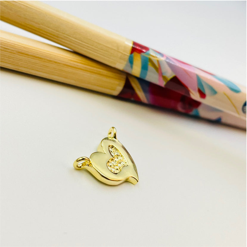 FO881 Colgante o Conector Corazón ladeado centro reticulado 13x10 mm con 2 argollitas Figura Baño Oro Figuras Bañadas en Oro y Plata hecho de Bronce Bañado en Oro 18K Joyas Bañadas en Oro