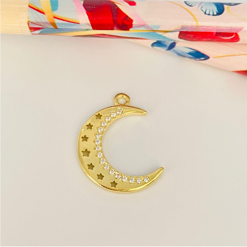 FO895 Colgante Luna con mini estrellas caladas y borde interior con circones 18x15 mm más argollita Figura Baño Oro Figuras Bañadas en Oro y Plata hecho de Bronce Bañado en Oro 18K Joyas Bañadas en Oro