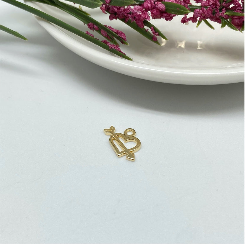 FO921 Corazón Flecha Cupido 7x10 mm más argollita Figura Baño Oro Figuras Bañadas en Oro y Plata hecho de Bronce Bañado en Oro 18K Joyas Bañadas en Oro