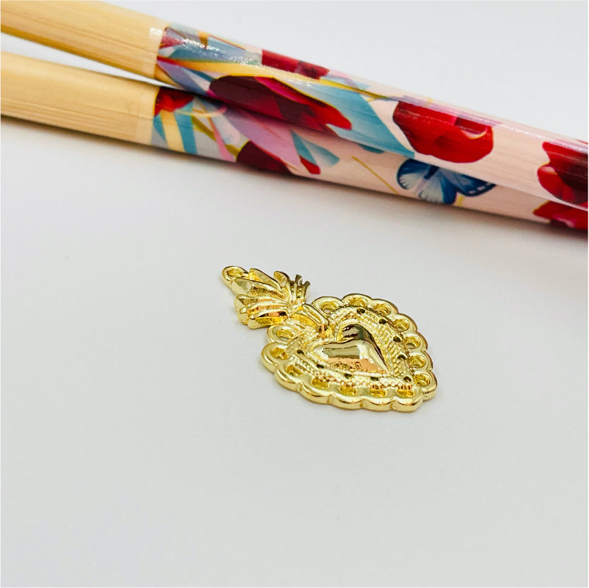 FO924 Detente Bordes Calados 26x18 mm Figura Baño Oro Figuras Bañadas hecho de Bronce Bañado en Oro 18K Joyas Bañadas en Oro