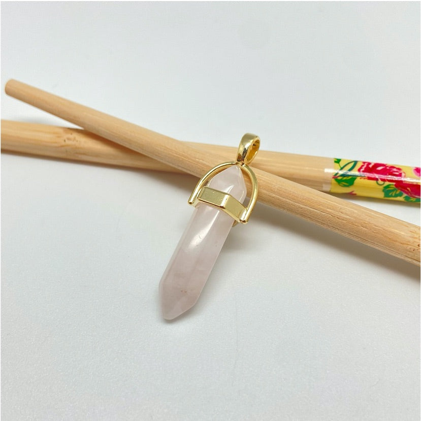 FO939 Colgante Péndulo Cuarzo Rosa 40x15 mm Piedra Natural Figura Baño Oro Figuras Bañadas hecho de Bronce Bañado en Oro 18K Joyas Bañadas en Oro