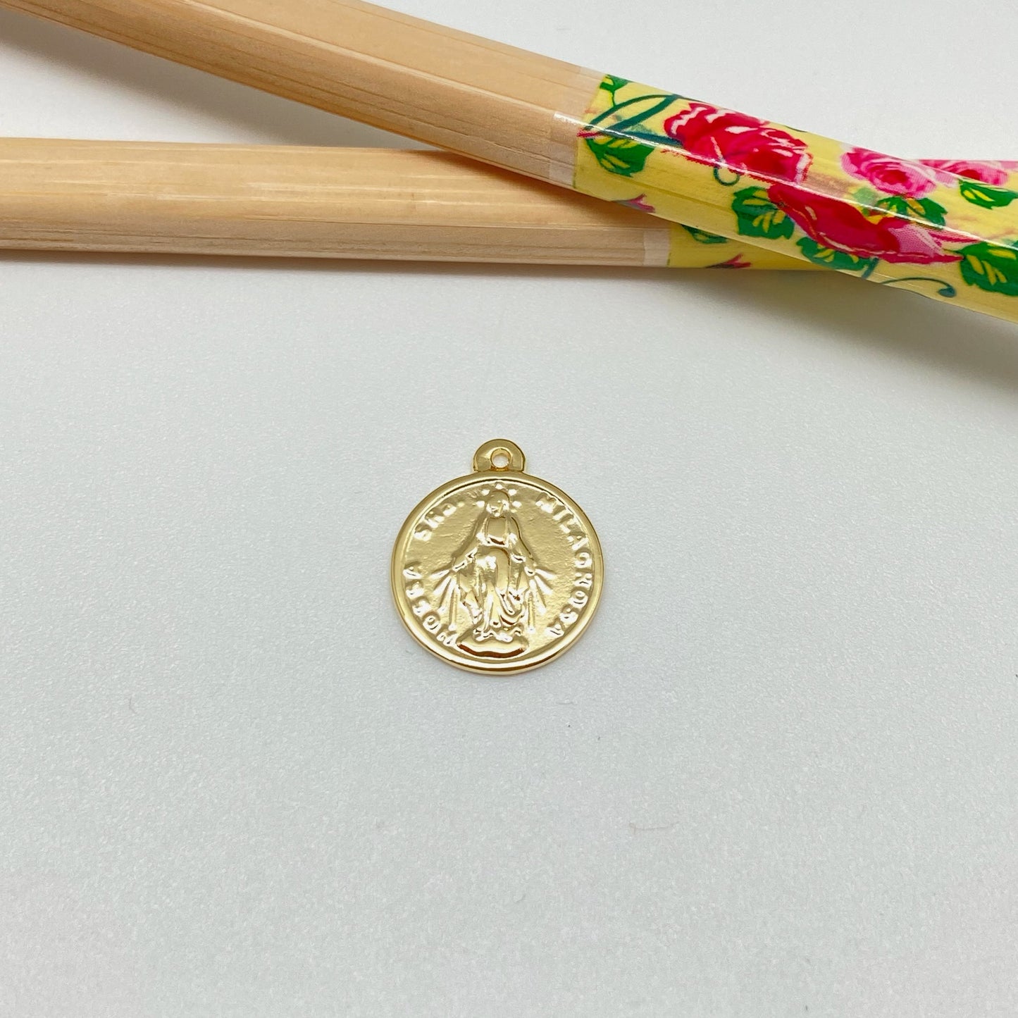 FO950 Colgante Medalla Virgen de los Rayos 14 mm más argollita Figura Baño Oro Figuras Bañadas hecho de Bronce Bañado en Oro 18K Joyas Bañadas en Oro