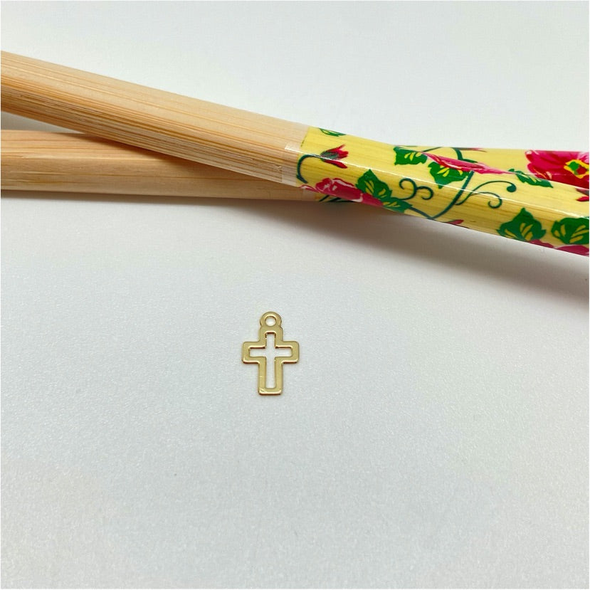 FO955 Colgante Mini Cruz Calada 9x7 mm más argollita Figura Baño Oro Figuras Bañadas hecho de Bronce Bañado en Oro 18K Joyas Bañadas en Oro