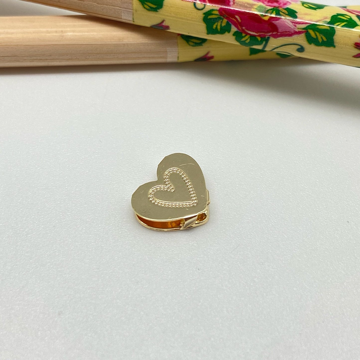 FO958 Colgante Corazón para pasar 11x11 mm Figura Baño Oro Figuras Bañadas hecho de Bronce Bañado en Oro 18K Joyas Bañadas en Oro