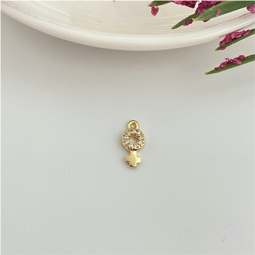FO977 Colgante símbolo Sexo Femenino con micro circones 9x5 mm más argollita Figura Baño Oro Figuras Bañadas hecho de Bronce Bañado en Oro 18K Joyas Bañadas en Oro