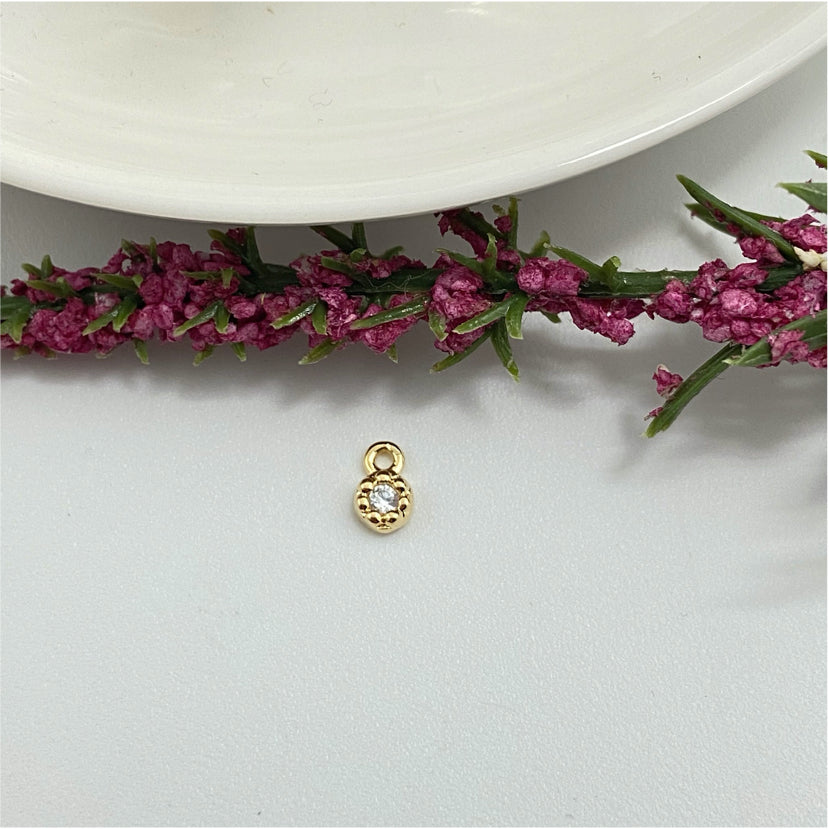 FO979 Colgante Punto de Luz Mini Flor Circón Cristal Diá. 4 mm Espesor 2 mm mas argollita Figura Baño Oro Figuras Bañadas hecho de Bronce Bañado en Oro 18K Joyas Bañadas en Oro