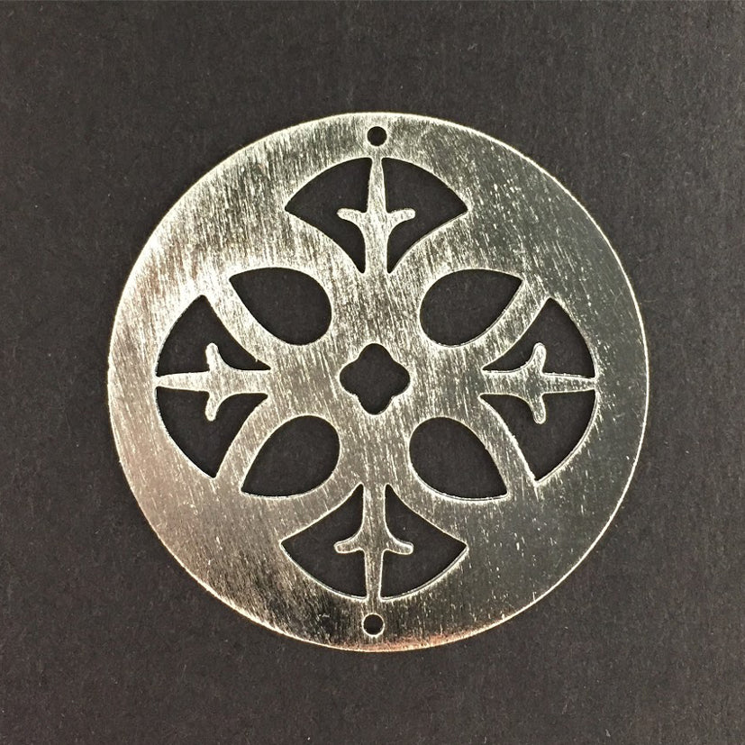 FP159 Figura Calada 45 mm 2 perforaciones Figura Baño Plata Figuras Bañadas en Oro y Plata hecho de Bronce Bañado en Plata 50 ml