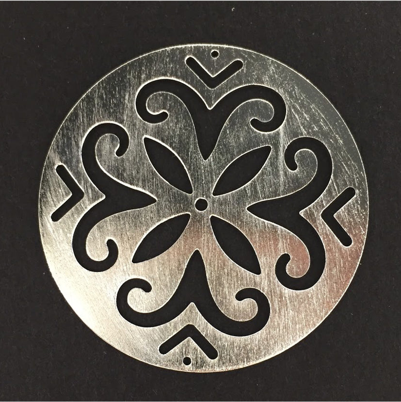 FP161 Figura Calada 65 mm 2 perforaciones Figura Baño Plata Figuras Bañadas en Oro y Plata hecho de Bronce Bañado en Plata 50 ml