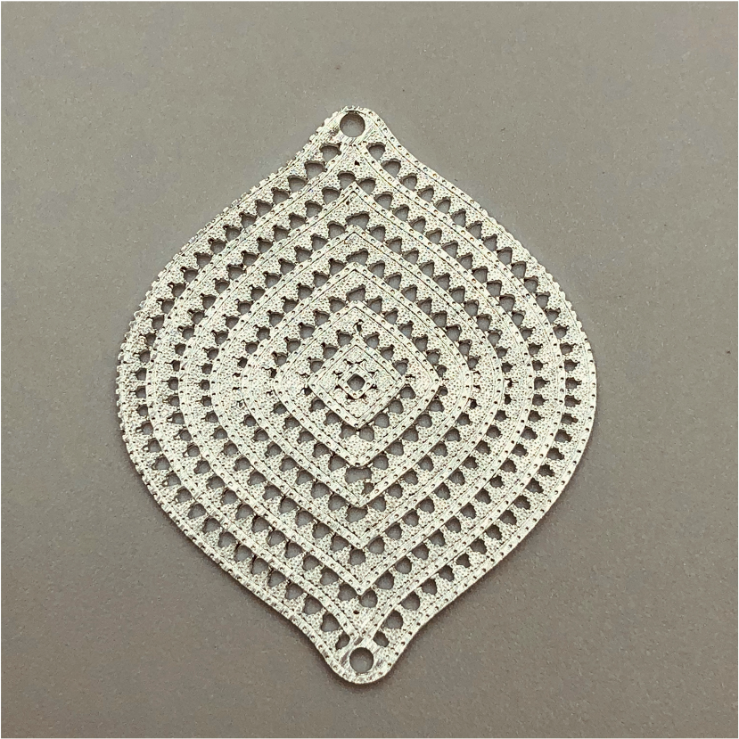 FP170 Figura Calada 36 mm 2 perforaciones inferiores Figura Baño Plata Figuras Bañadas en Oro y Plata hecho de Bronce Bañado en Plata 50 ml