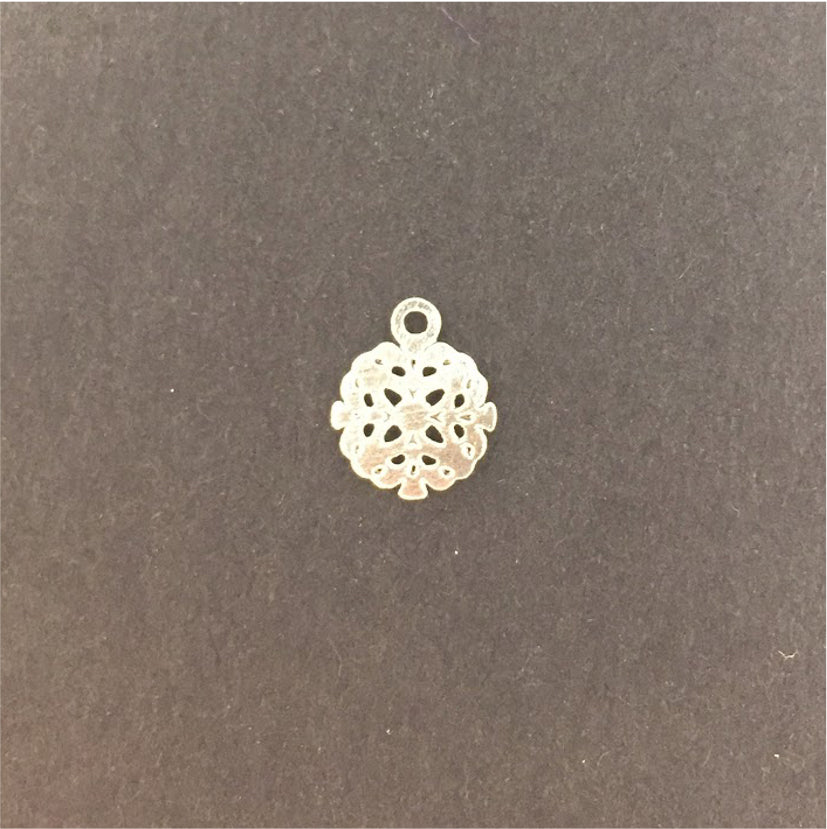 FP197 Figura Calada 10 x 12 mm Figura Baño Plata Figuras Bañadas en Oro y Plata hecho de Bronce Bañado en Plata 50 ml