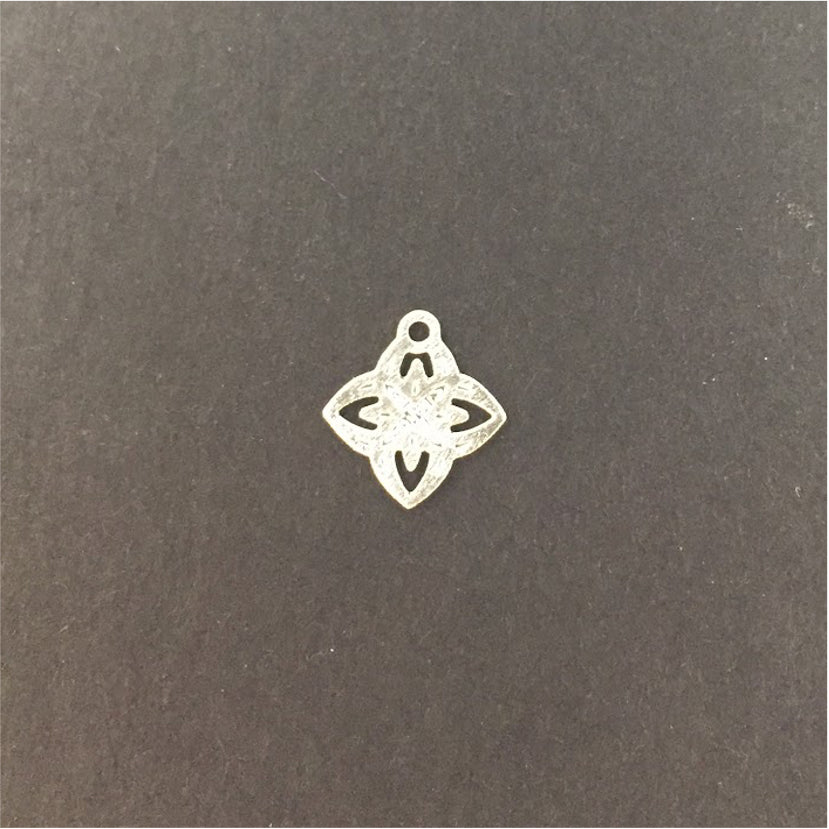 FP198 Figura Calada 14 mm Figura Baño Plata Figuras Bañadas en Oro y Plata hecho de Bronce Bañado en Plata 50 ml