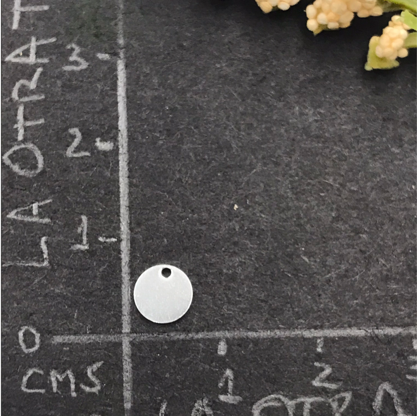 FP228 Chapita 6 mm Figura Baño Plata Figuras Bañadas en Oro y Plata hecho de Bronce Bañado en Plata 50 ml