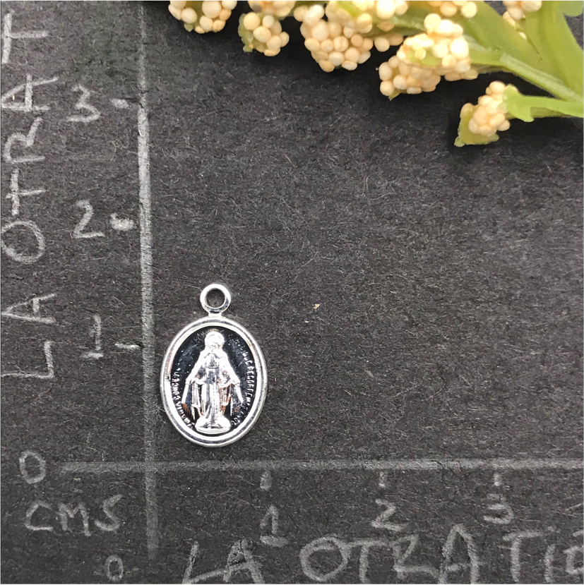 FP230 Virgen Milagros 9 x 16 mm Figura Baño Plata Figuras Bañadas en Oro y Plata hecho de Bronce Bañado en Plata 50 ml