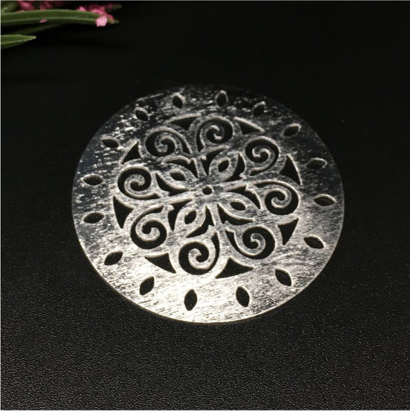 FP311 Figura Calada Mándala M 48 mm Figura Baño Plata Figuras Bañadas en Oro y Plata hecho de Bronce Bañado en Plata 50 ml