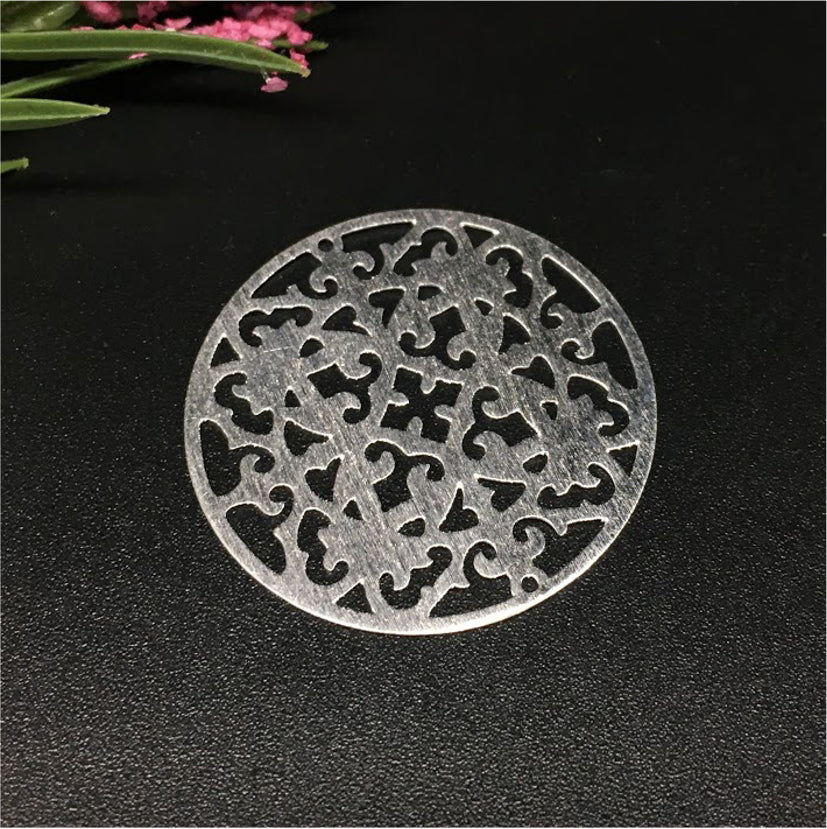 FP317 Figura Calada Mándala 35 mm Figura Baño Plata Figuras Bañadas en Oro y Plata hecho de Bronce Bañado en Plata 50 ml