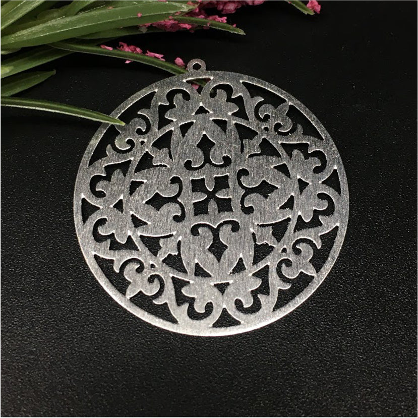 FP318 Figura Calada Mándala con argollita 40 mm Figura Baño Plata Figuras Bañadas en Oro y Plata hecho de Bronce Bañado en Plata 50 ml