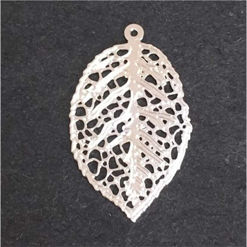 FP32 Hoja Calada 30x18 mm Figura Baño Plata Figuras Bañadas en Oro y Plata hecho de Bronce Bañado en Plata 50 ml