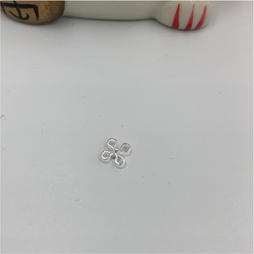 FP456 Trébol 4 Puntas (Tipo Mostacilla) Accesorio Baño Plata Accesorios Bañados en Oro y Plata hecho de Bronce Bañado en Plata 50 ml