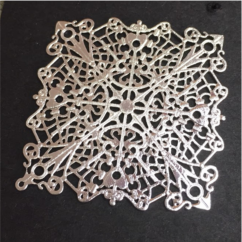 FP47 Figura Calada Cuadrada Diseño Barroco 47x47 mm Figura Baño Plata Figuras Bañadas en Oro y Plata hecho de Bronce Bañado en Plata 50 ml