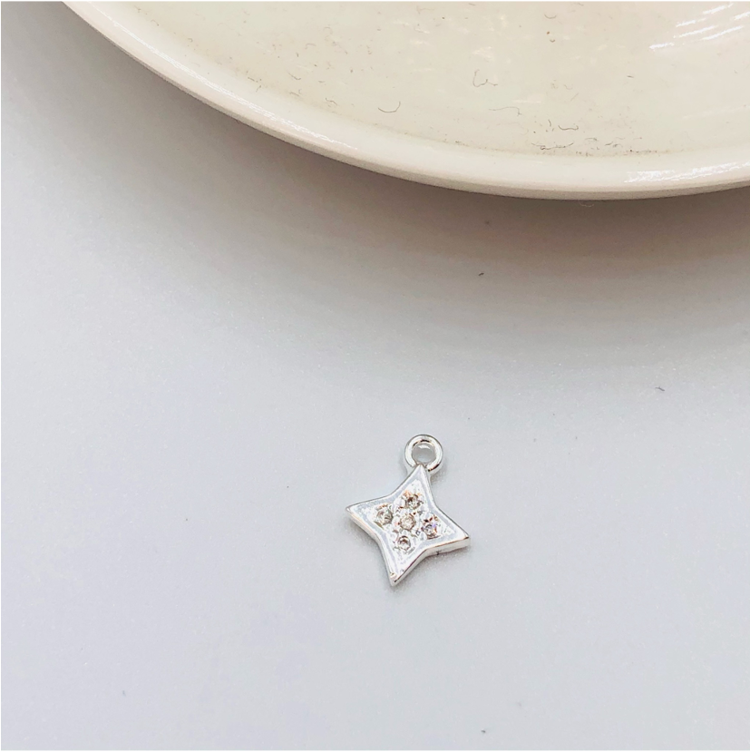 FP470 Estrella 4 Puntas Circones Figura Baño Plata Figuras Bañadas en Oro y Plata hecho de Bronce Bañado en Plata 50 ml