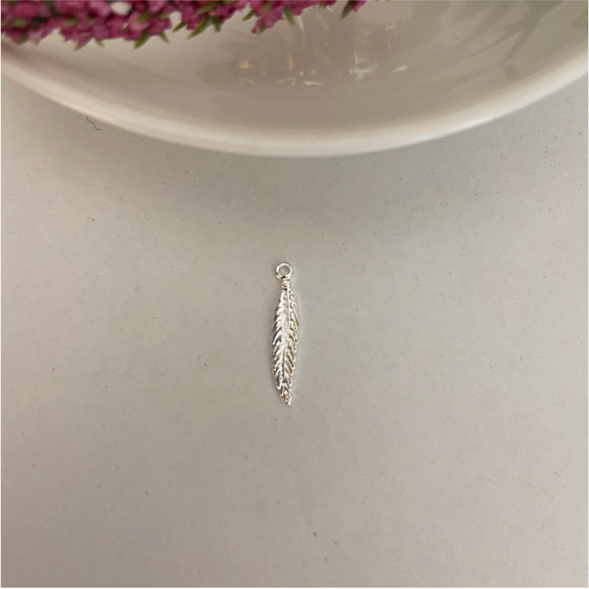 FP478 Pluma 18 x 3 Figura Baño Plata Figuras Bañadas hecho de Bronce Bañado en Plata 50 ml Joyas Bañadas en Plata