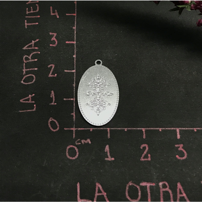 FP482 Ovalo Flores Estampadas 1 Argolla Figura Baño Plata Figuras Bañadas en Oro y Plata hecho de Bronce Bañado en Plata 50 ml