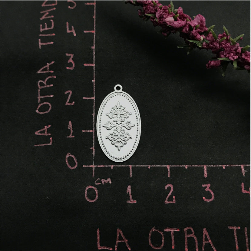 FP500 Ovalo Flores Relieve 1 Argolla Figura Baño Plata Figuras Bañadas en Oro y Plata hecho de Bronce Bañado en Plata 50 ml