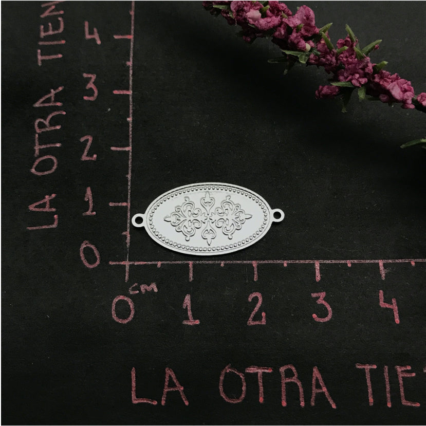 FP501 Ovalo Flores Relieve Conector Figura Baño Plata Figuras Bañadas en Oro y Plata hecho de Bronce Bañado en Plata 50 ml