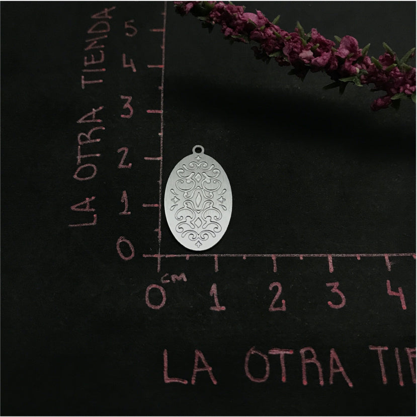 FP505 Ovalo Floral 1 Argolla Figura Baño Plata Figuras Bañadas en Oro y Plata hecho de Bronce Bañado en Plata 50 ml