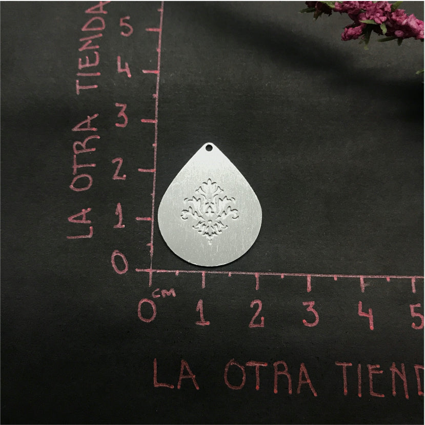 FP517 Gota Flor Fuego 1 Perforación 20 x 25 mm Figura Baño Plata Figuras Bañadas en Oro y Plata hecho de Bronce Bañado en Plata 50 ml