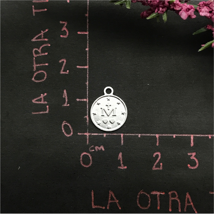 FP526 Colgante Milagros Figura Baño Plata Figuras Bañadas en Oro y Plata hecho de Bronce Bañado en Plata 50 ml