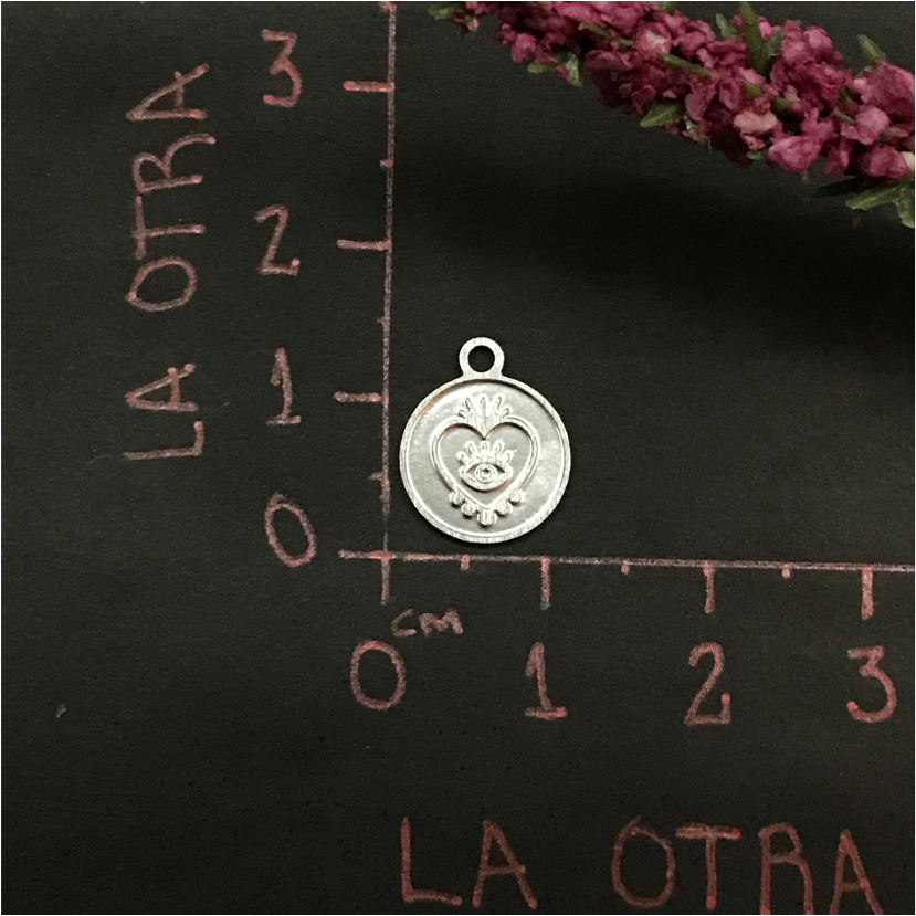 FP528 Colgante Corazón Ojo Figura Baño Plata Figuras Bañadas en Oro y Plata hecho de Bronce Bañado en Plata 50 ml