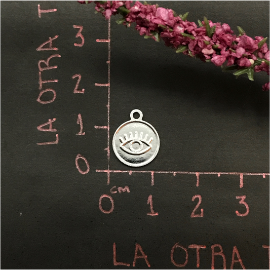 FP529 Colgante Ojo Abierto Figura Baño Plata Figuras Bañadas en Oro y Plata hecho de Bronce Bañado en Plata 50 ml