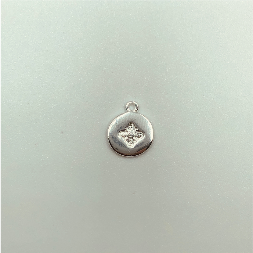 FP574 Colgante Mini Flor Central 10 mm Figura Baño Plata Figuras Bañadas en Oro y Plata hecho de Bronce Bañado en Plata 50 ml