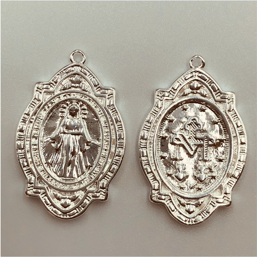 FP596 Colgante Ovalado Virgen de los Milagros 27 x 19 mm Figura Baño Plata Figuras Bañadas en Oro y Plata hecho de Bronce Bañado en Plata 50 ml