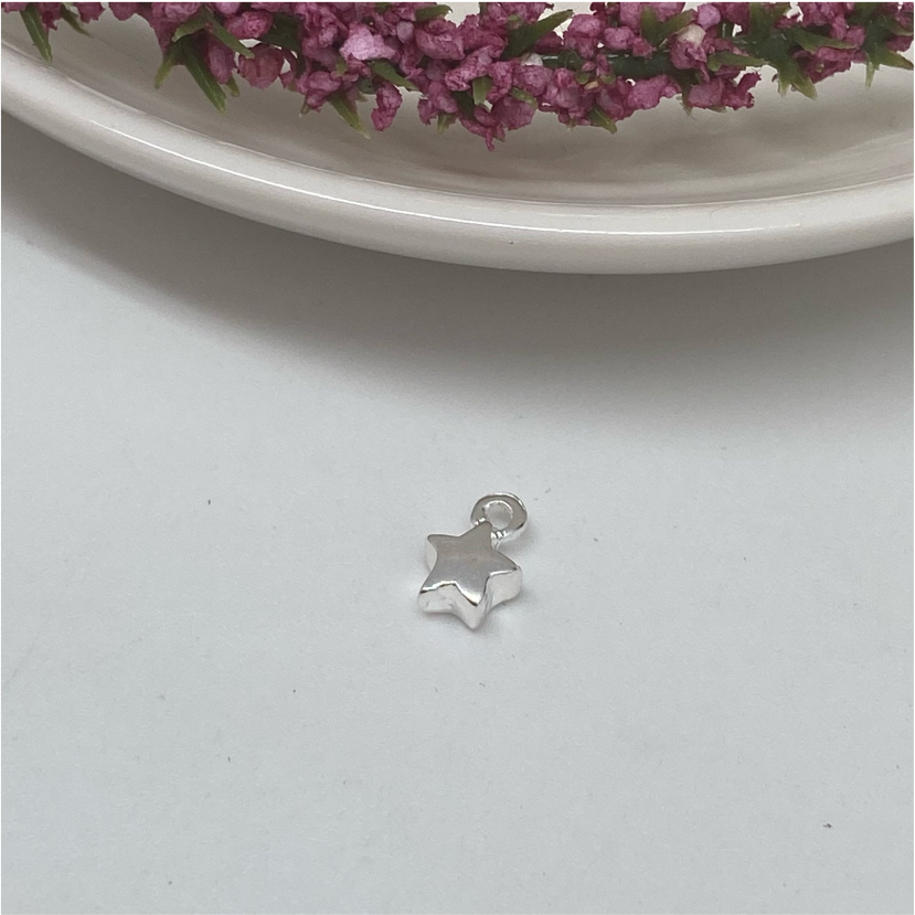 FP602 Estrella Extra Gordita Argolla 6 mm Figura Baño Plata Figuras Bañadas en Oro y Plata hecho de Bronce Bañado en Plata 50 ml