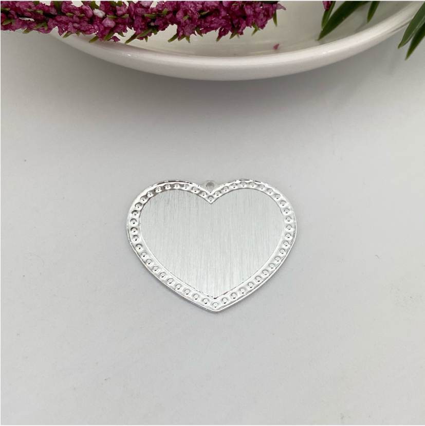 FP607 Corazón con borde puntos 35 mm Lijado Figura Baño Plata Figuras Bañadas en Oro y Plata hecho de Bronce Bañado en Plata 50 ml