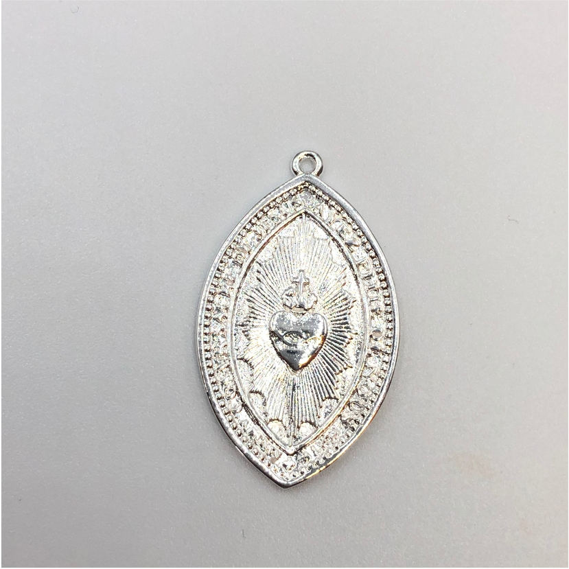 FP618 Colgante Ovalado Sagrado Corazón Ovalado 30 x 20 mm Figura Baño Plata Figuras Bañadas en Oro y Plata hecho de Bronce Bañado en Plata 50 ml