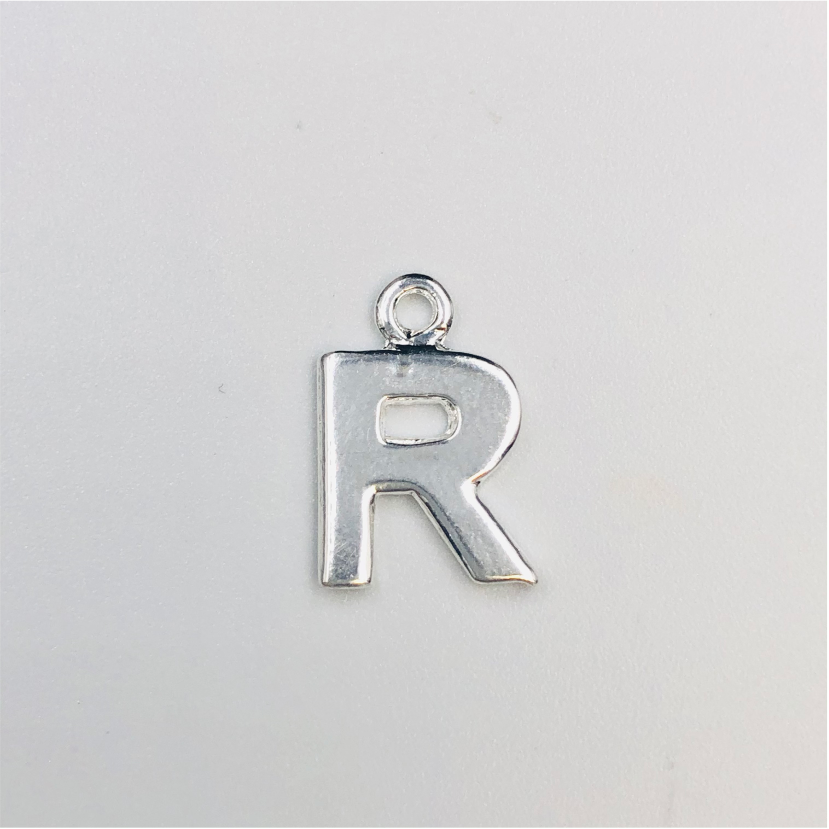 FP640 Letra Lisa Mediana 16 mm Figura Baño Plata Figuras Bañadas en Oro y Plata hecho de Bronce Bañado en Plata 50 ml