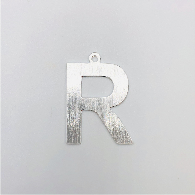 FP657 Maxi Letra 26 mm Lijada Figura Baño Plata Figuras Bañadas en Oro y Plata hecho de Bronce Bañado en Plata 50 ml