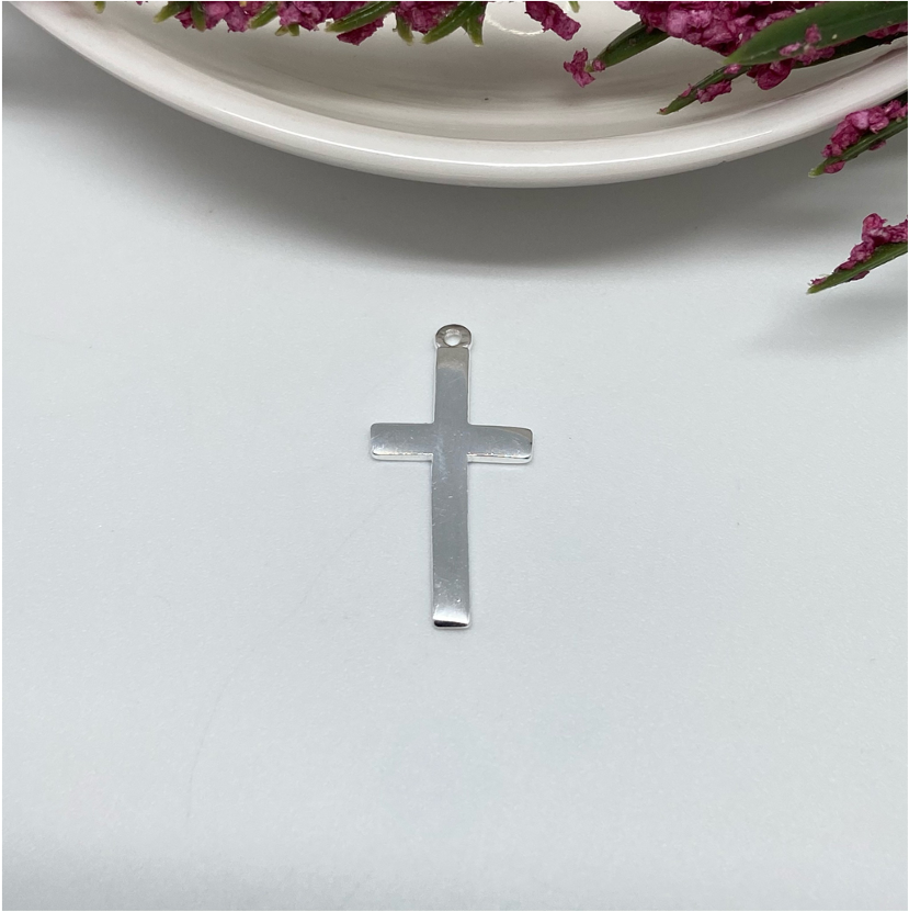 FP667 Cruz Grande Lisa 25 x 12 mm Figura Baño Plata Figuras Bañadas en Oro y Plata hecho de Bronce Bañado en Plata 50 ml