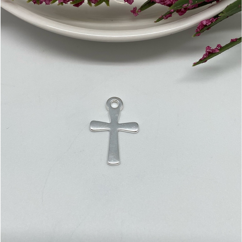 FP668 Cruz Grande Curva 20 x 15 mm Figura Baño Plata Figuras Bañadas en Oro y Plata hecho de Bronce Bañado en Plata 50 ml