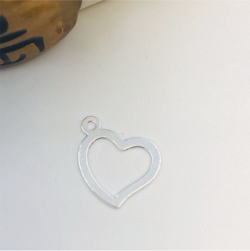 FP712 Corazón Calado 14 x 12 mm Figura Baño Plata Figuras Bañadas en Oro y Plata hecho de Bronce Bañado en Plata 50 ml