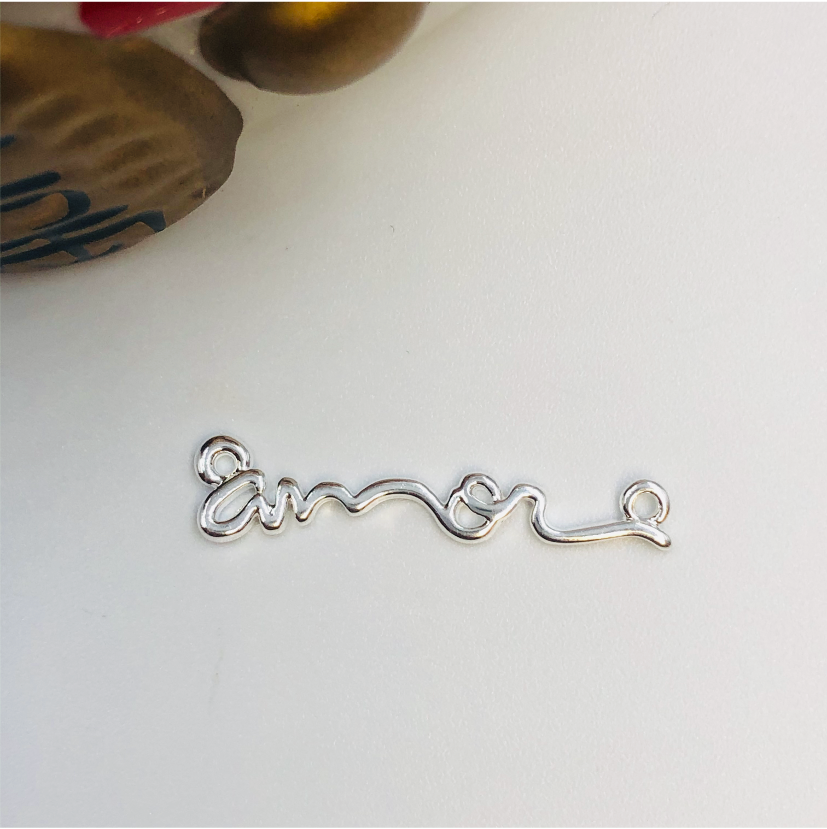 FP715 Colgante Amor 30 x 4 mm Figura Baño Plata Figuras Bañadas en Oro y Plata hecho de Bronce Bañado en Plata 50 ml