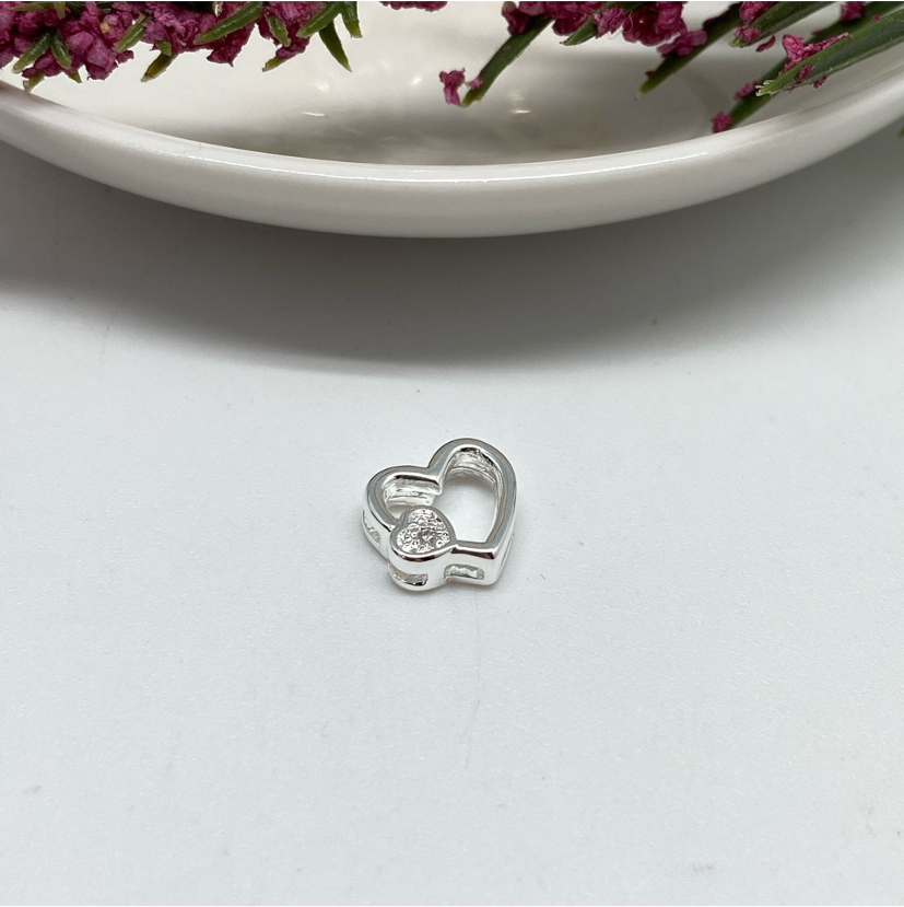 FP718 Corazon Calado con mini corazón 1 Circón 10x10 mm Figura Baño Plata Figuras Bañadas en Oro y Plata hecho de Bronce Bañado en Plata 50 ml