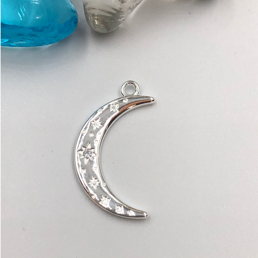FP725 Colgante Luna Con estrellas Guías Estampadas y con Circon 25 x 4 mm Figura Baño Plata Figuras Bañadas en Oro y Plata hecho de Bronce Bañado en Plata 50 ml